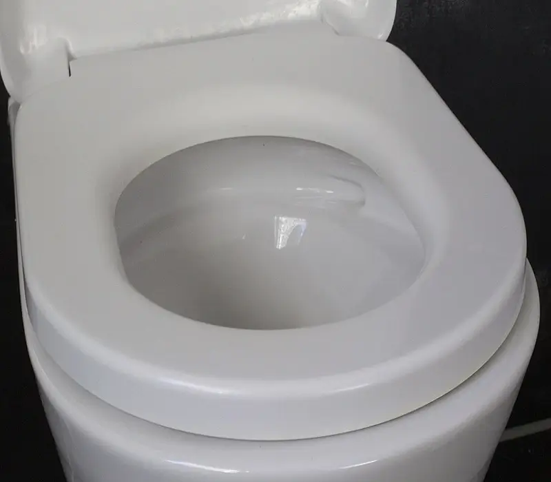 How to Remove Hair Dye From Plastic Toilet Seat